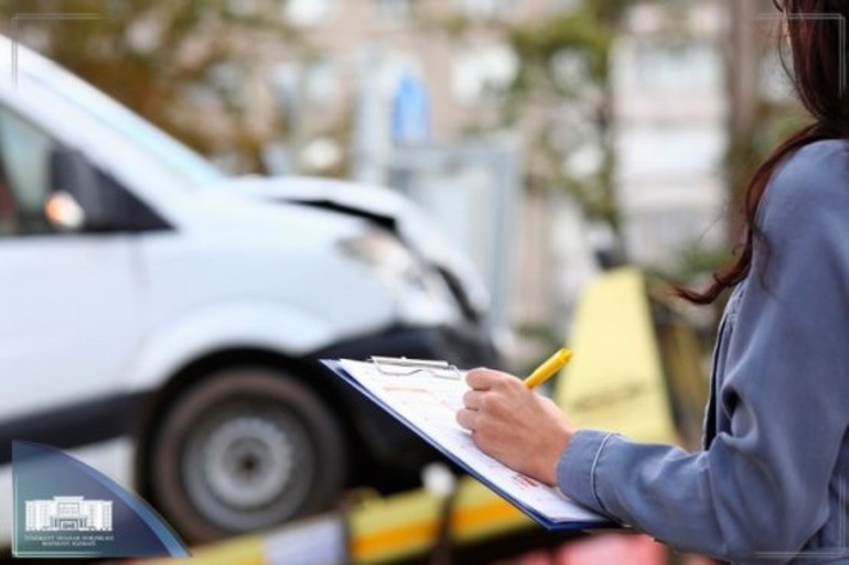 Nazorat inspektori avtotransport haydovchisidan nimalarni talab qilish vakolatiga ega?